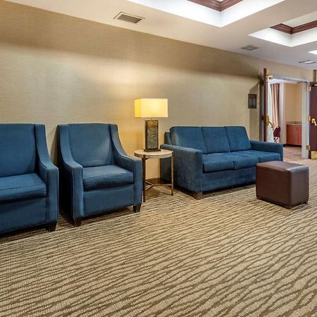 Comfort Suites Newark - Harrison Екстериор снимка
