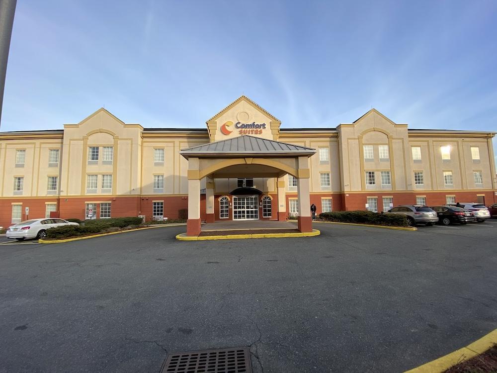 Comfort Suites Newark - Harrison Екстериор снимка