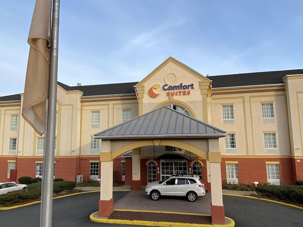 Comfort Suites Newark - Harrison Екстериор снимка