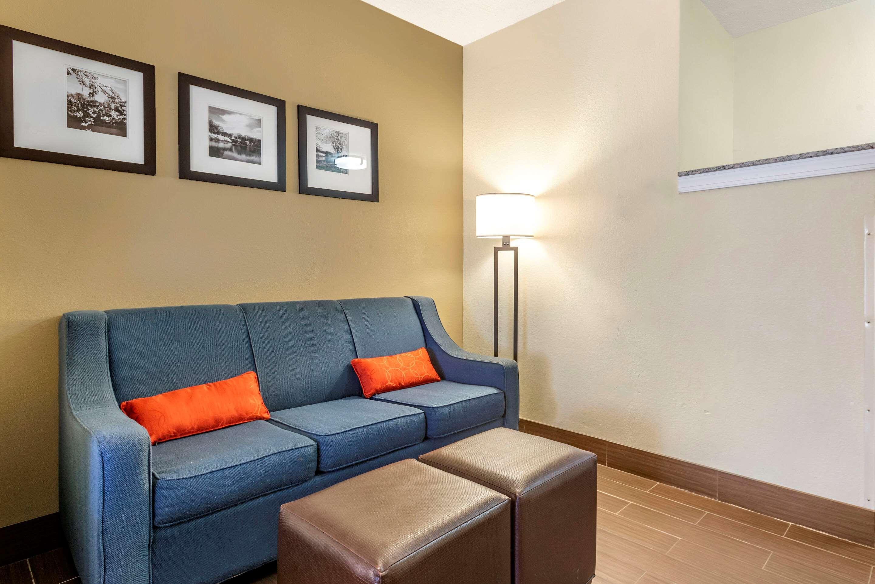 Comfort Suites Newark - Harrison Екстериор снимка