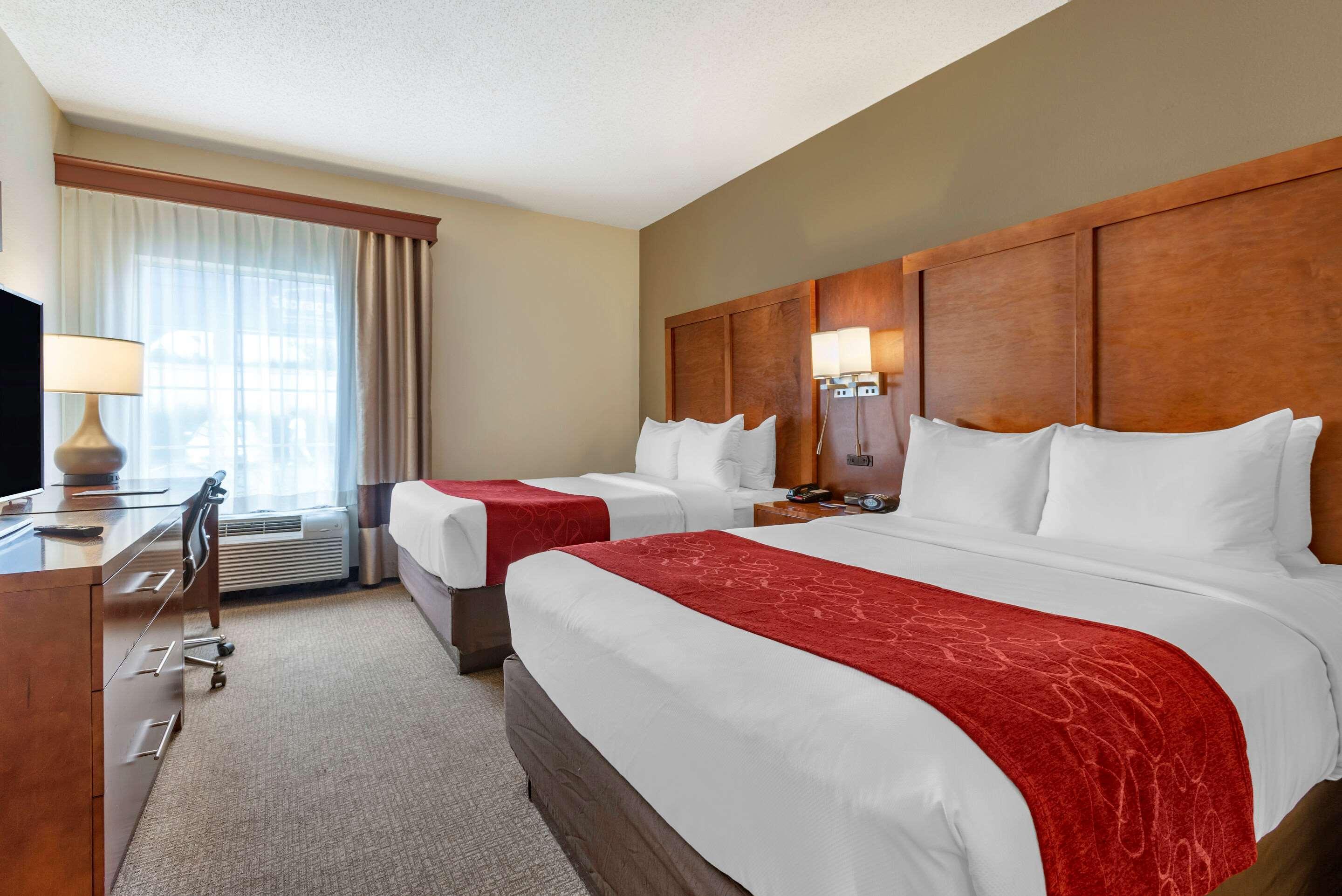 Comfort Suites Newark - Harrison Екстериор снимка