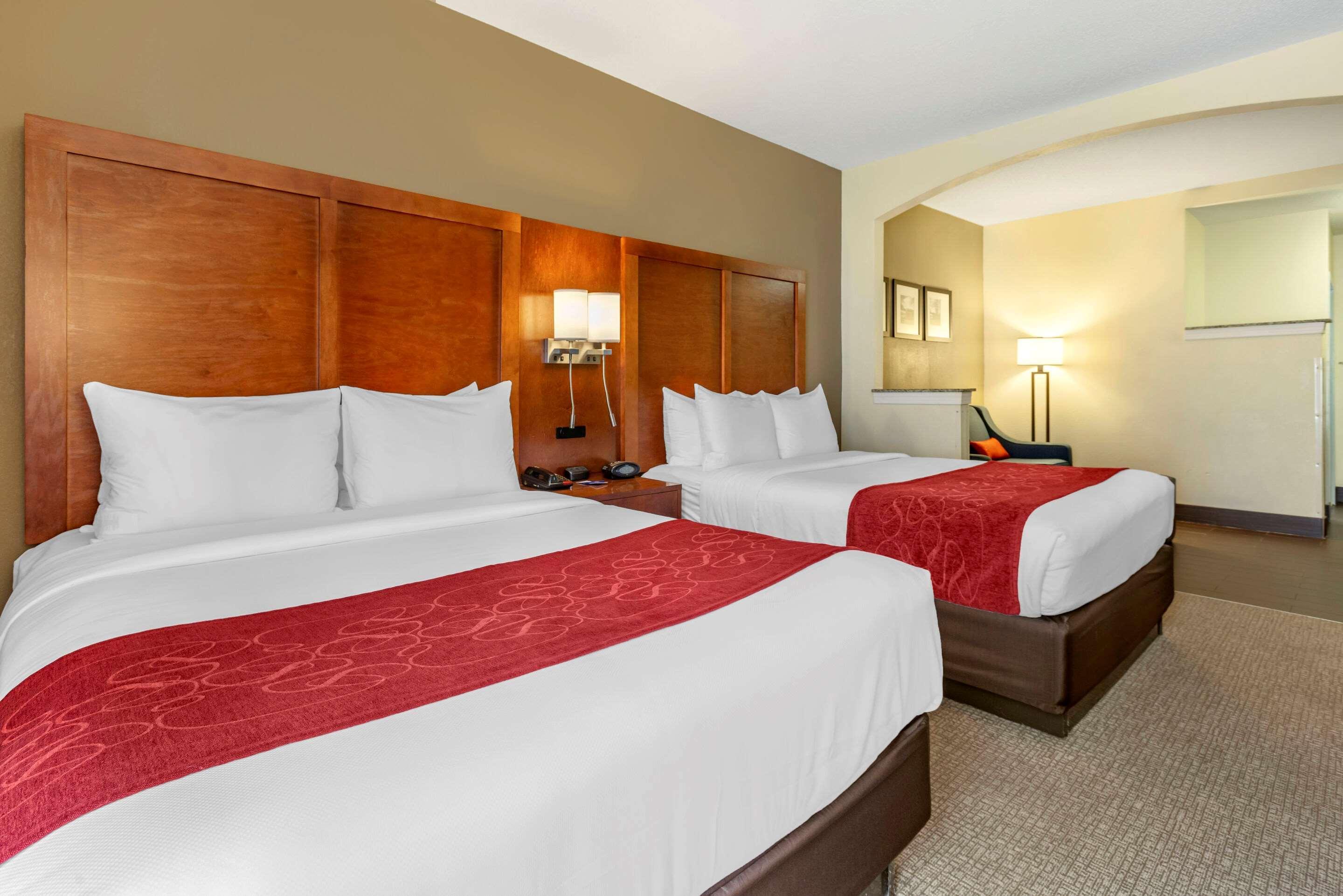 Comfort Suites Newark - Harrison Екстериор снимка
