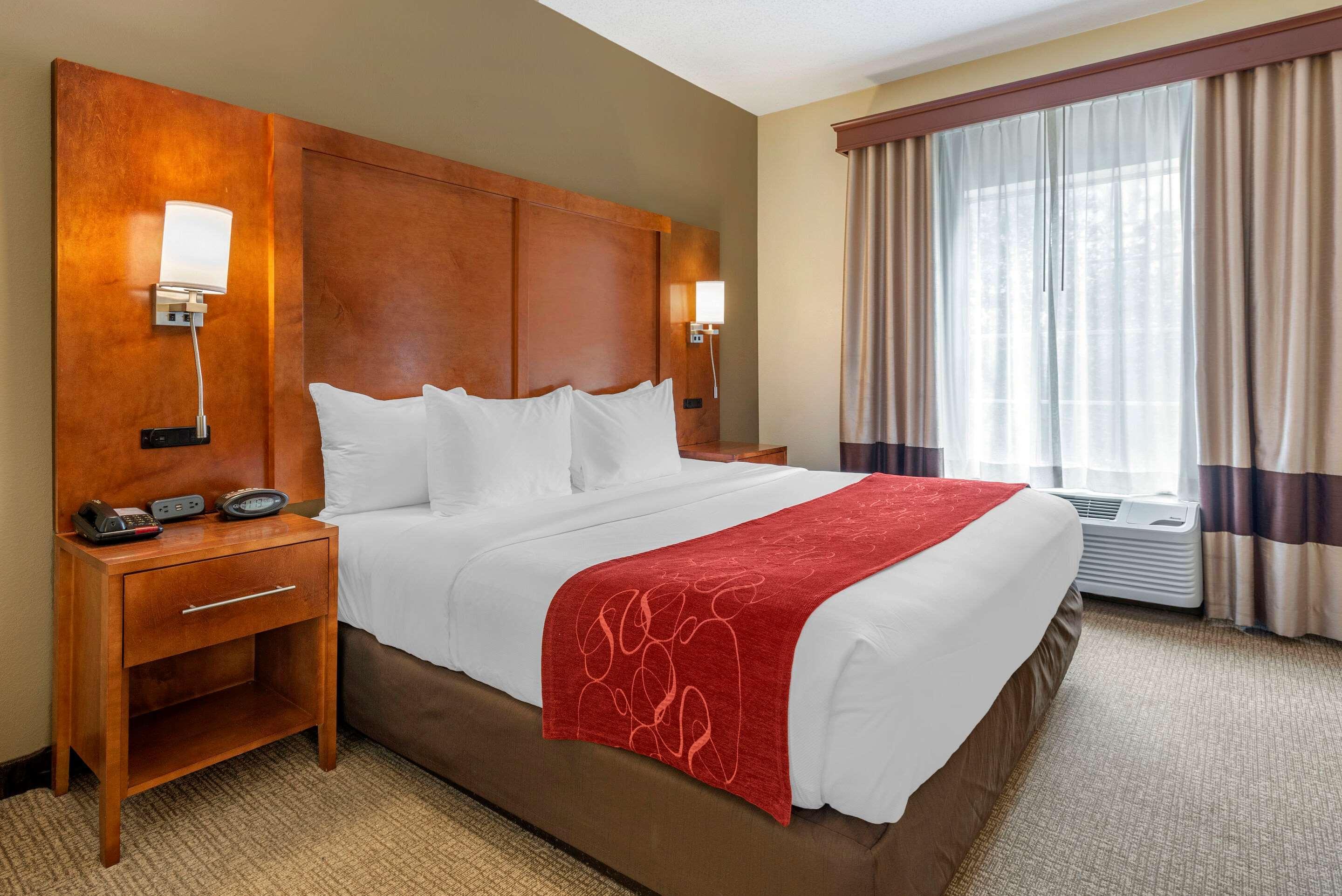 Comfort Suites Newark - Harrison Екстериор снимка