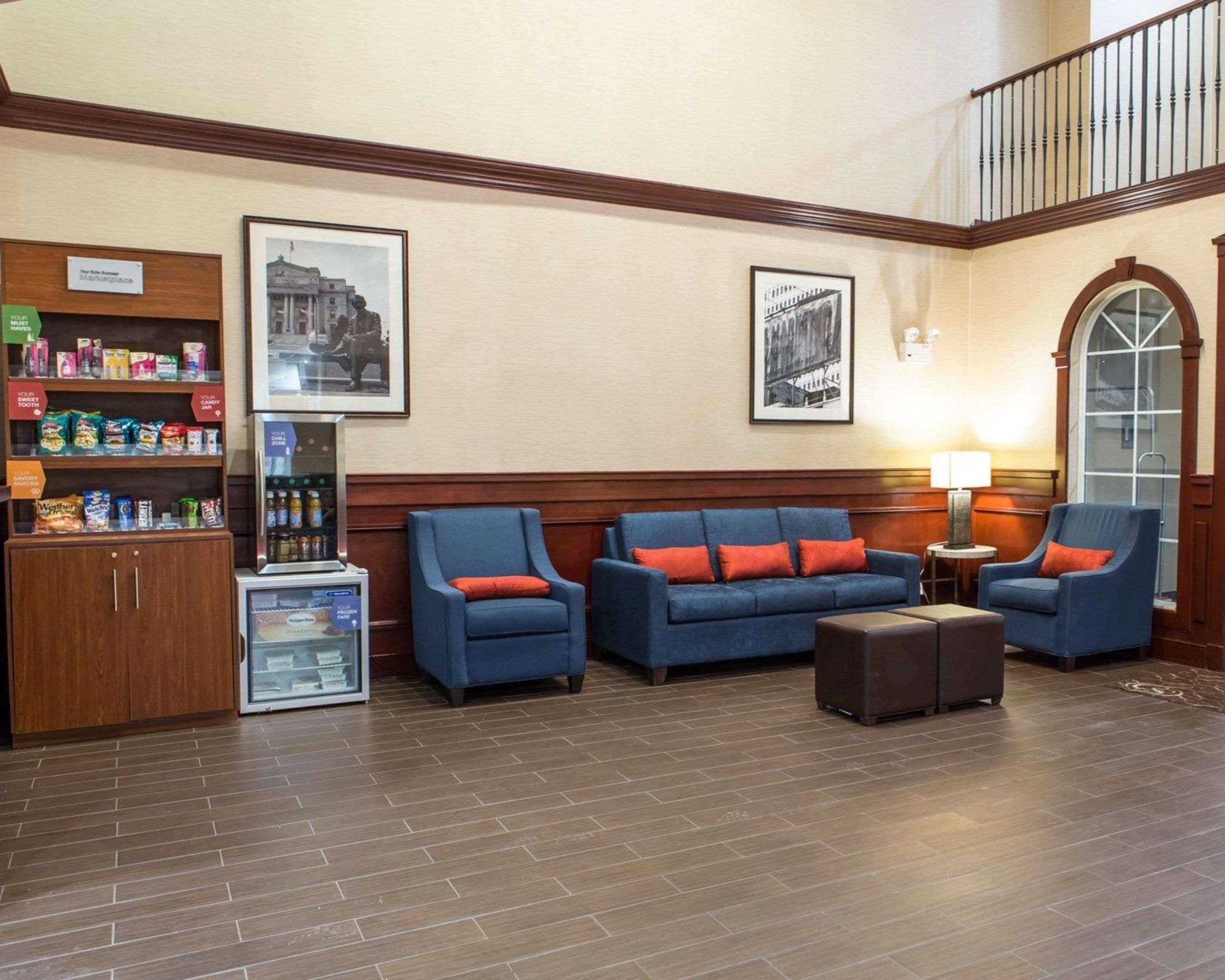 Comfort Suites Newark - Harrison Екстериор снимка