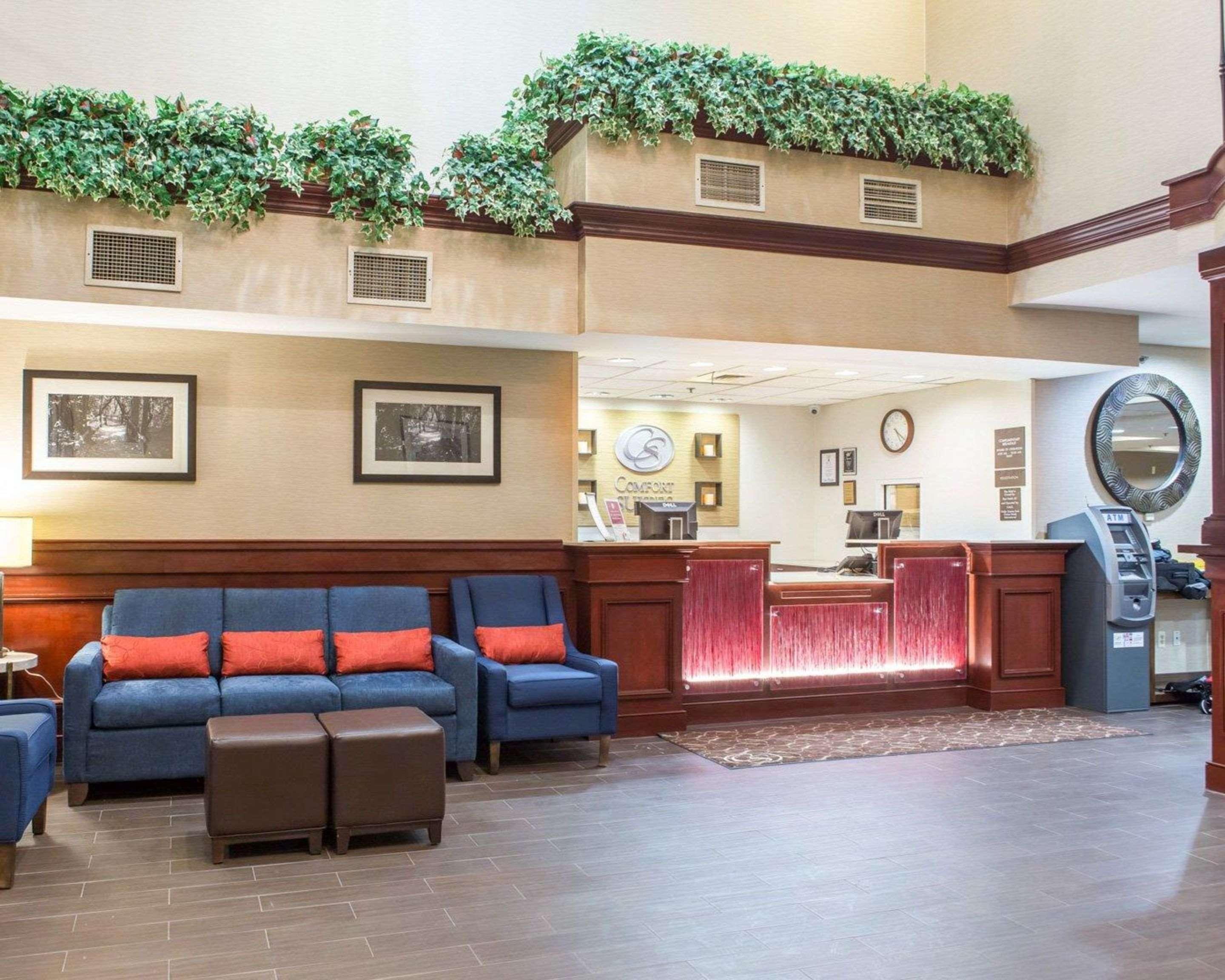 Comfort Suites Newark - Harrison Екстериор снимка