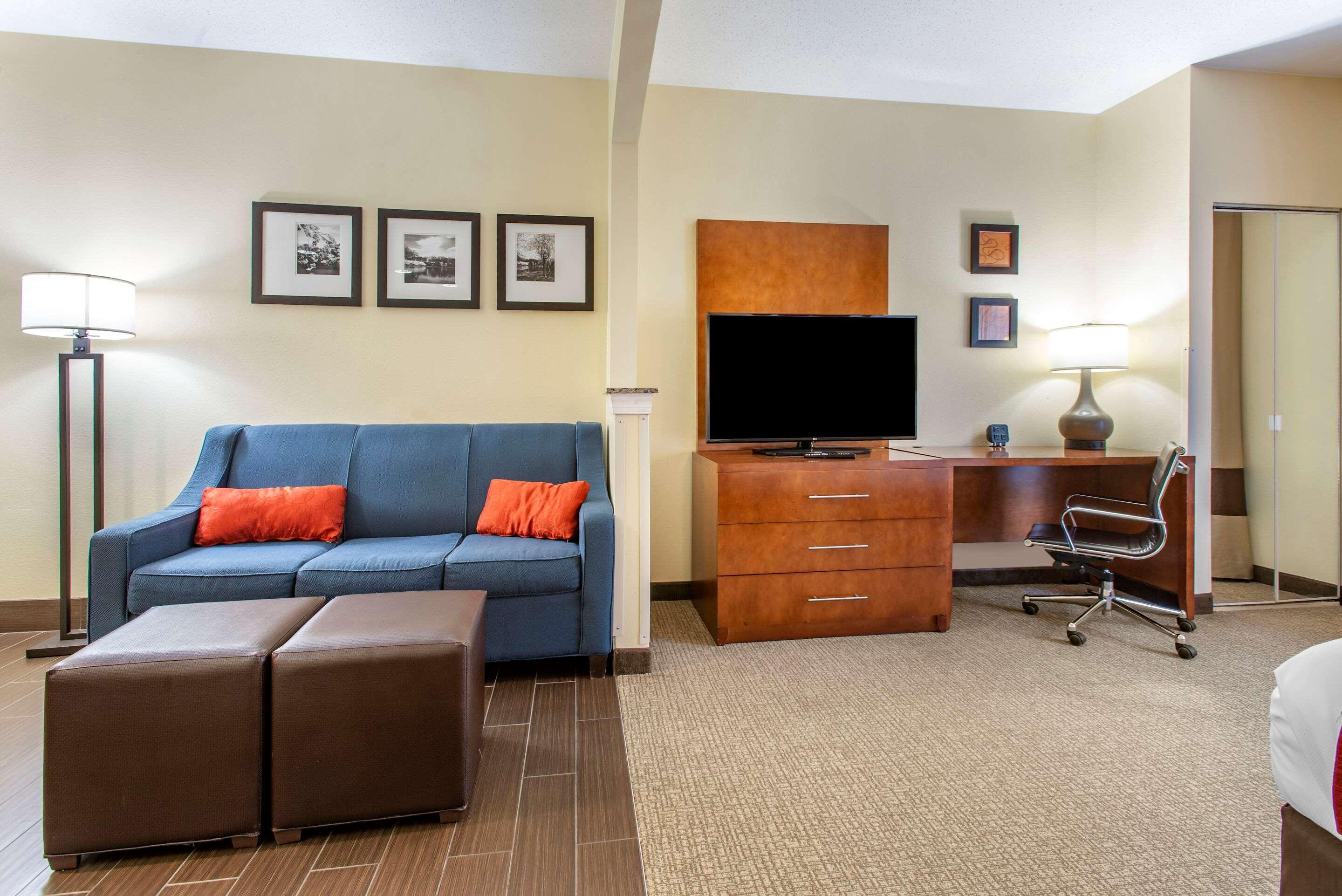 Comfort Suites Newark - Harrison Екстериор снимка