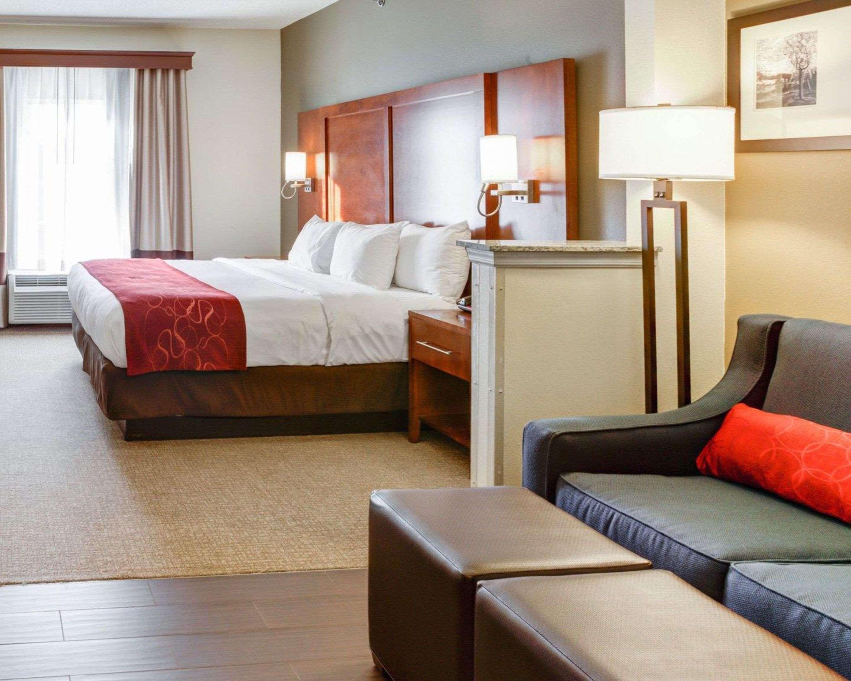 Comfort Suites Newark - Harrison Екстериор снимка
