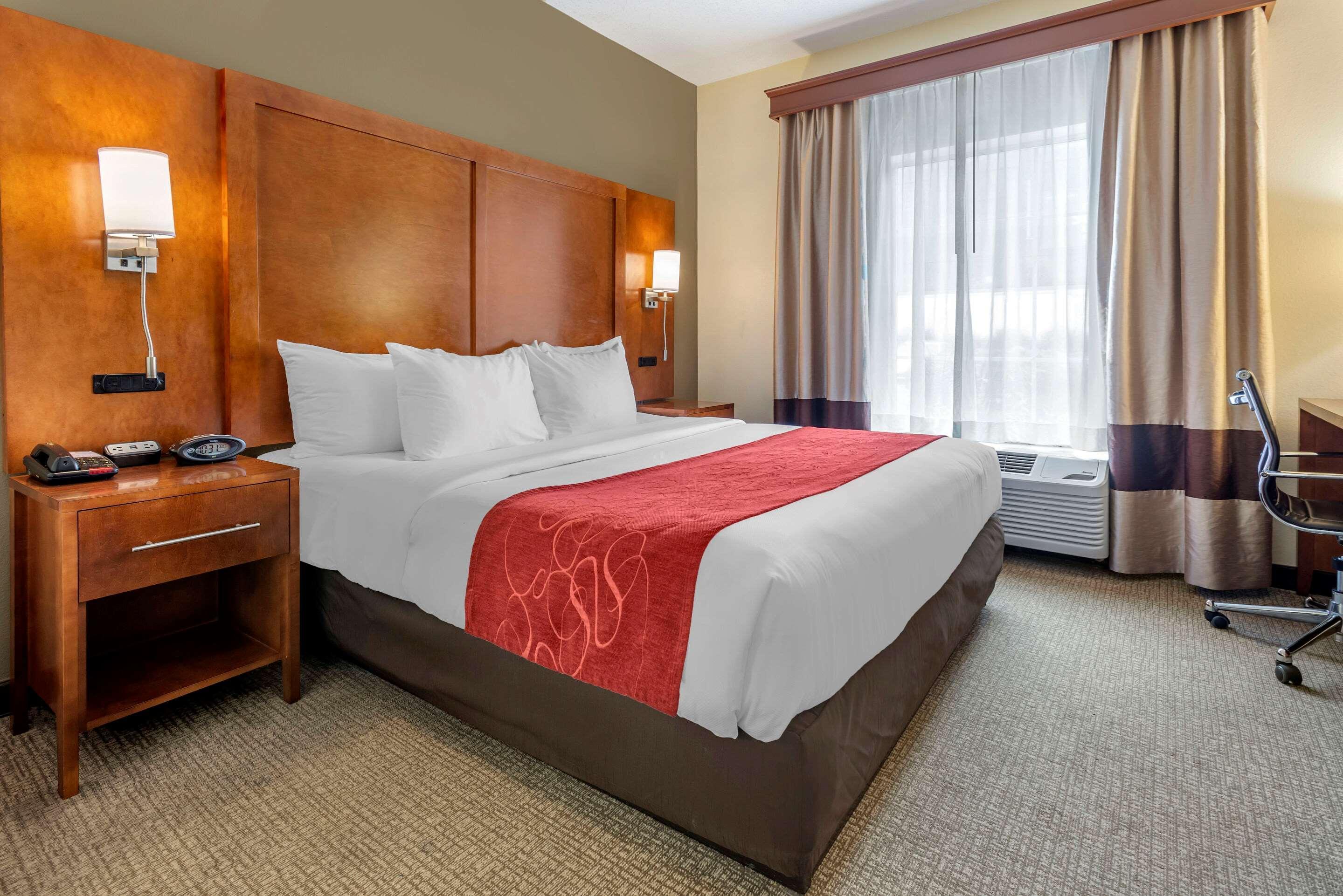 Comfort Suites Newark - Harrison Екстериор снимка