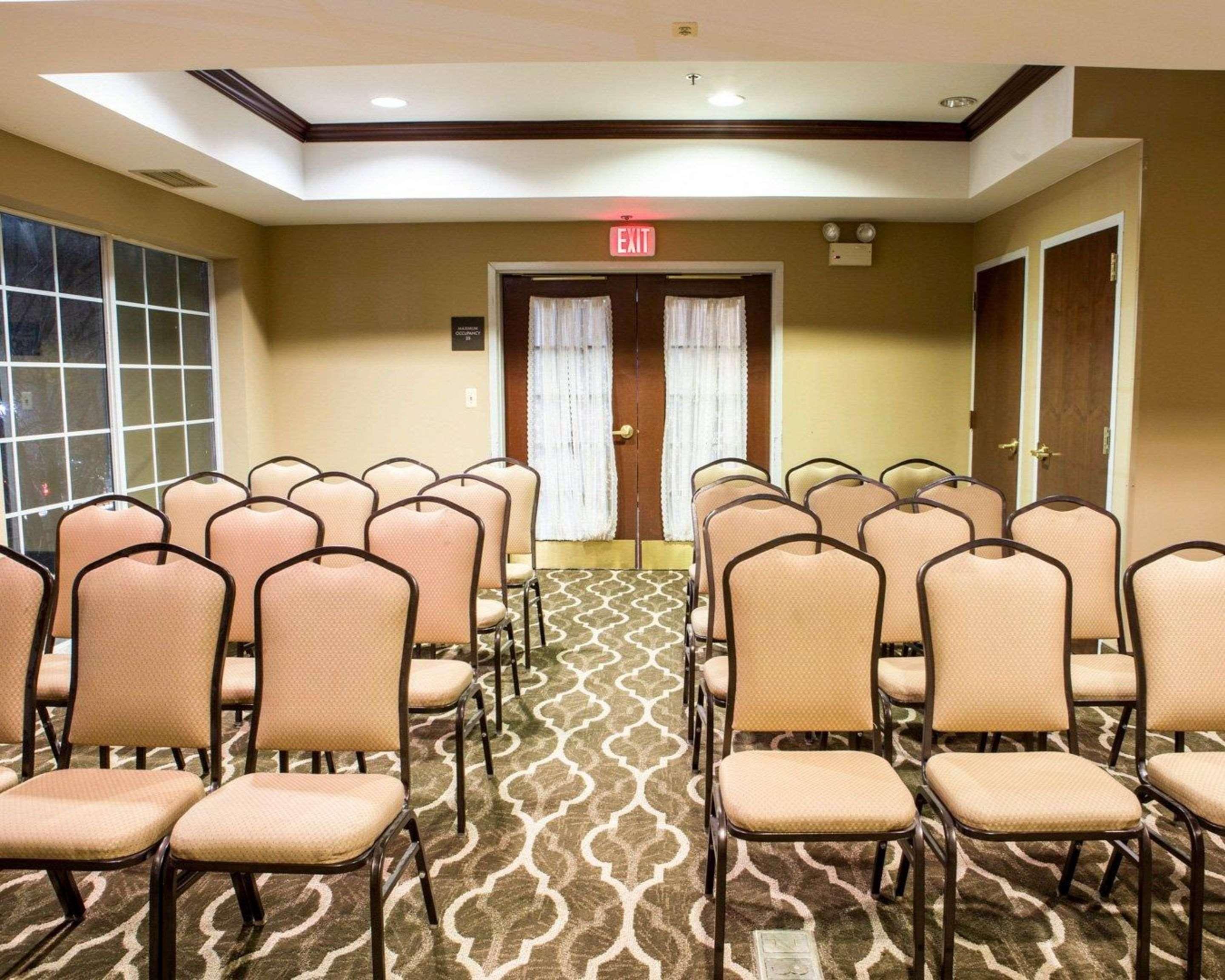 Comfort Suites Newark - Harrison Екстериор снимка