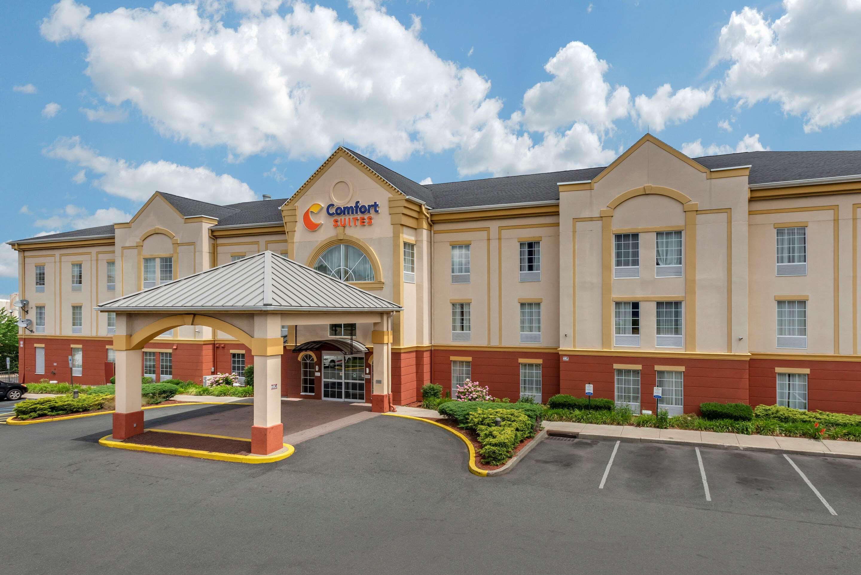 Comfort Suites Newark - Harrison Екстериор снимка