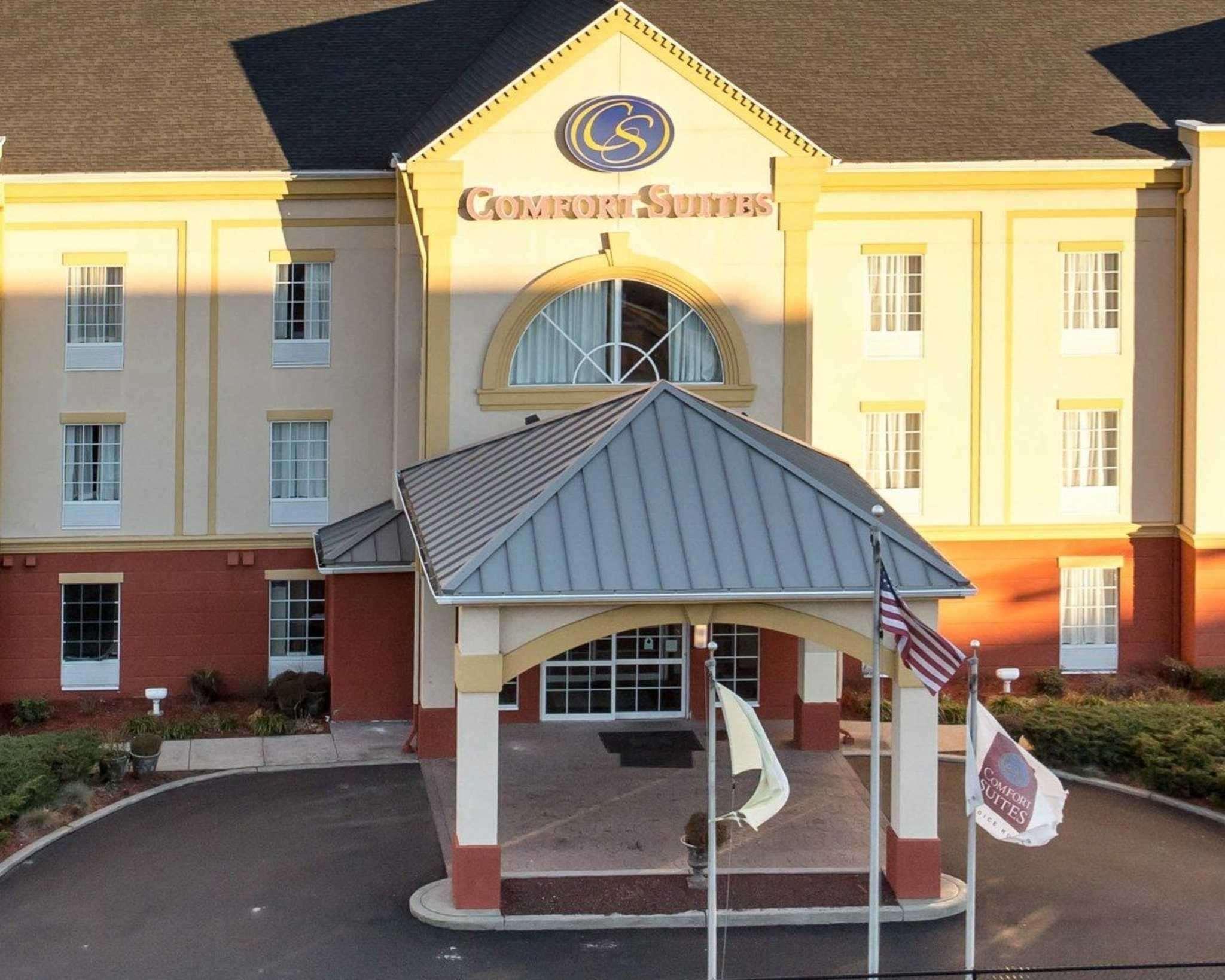 Comfort Suites Newark - Harrison Екстериор снимка