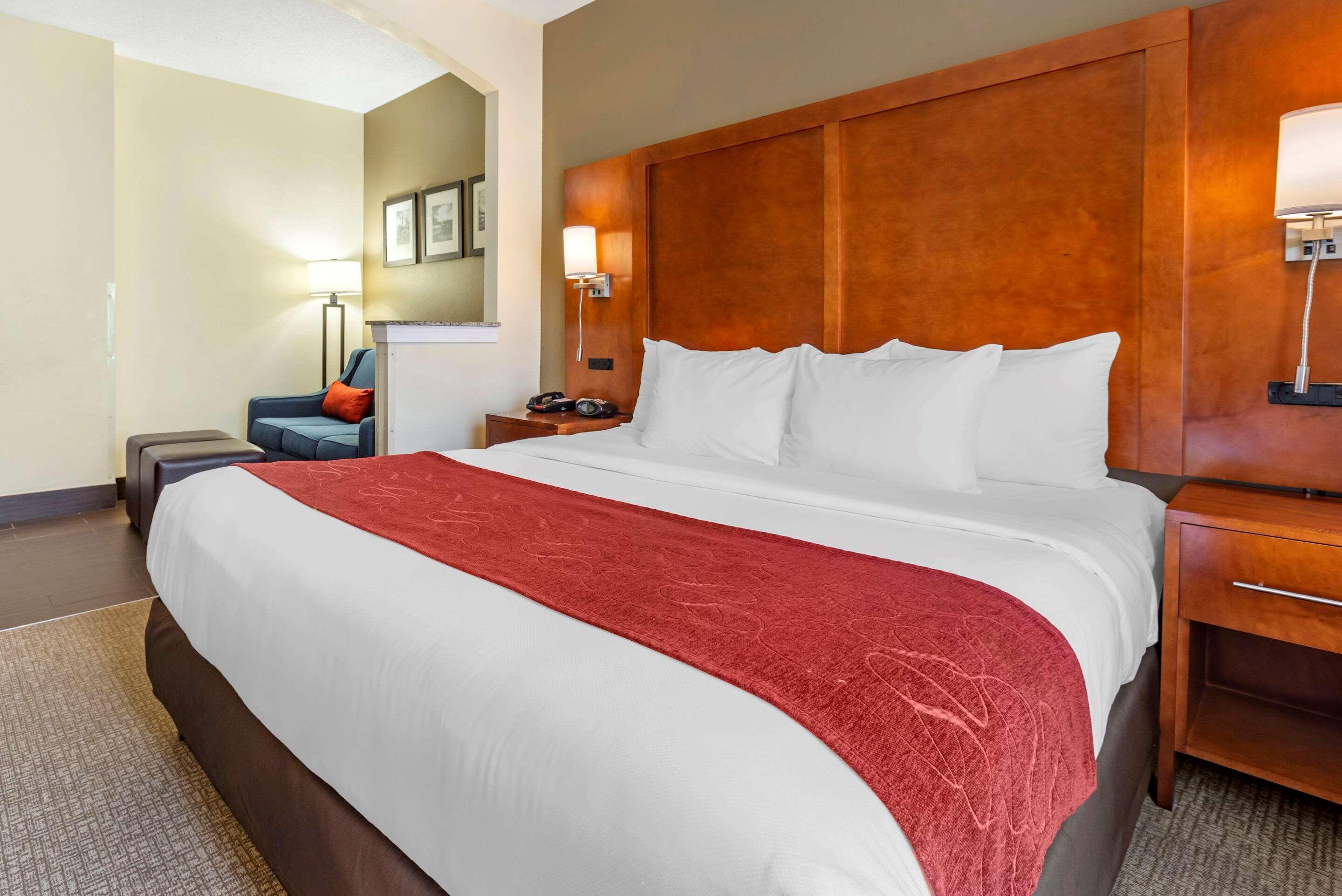 Comfort Suites Newark - Harrison Екстериор снимка