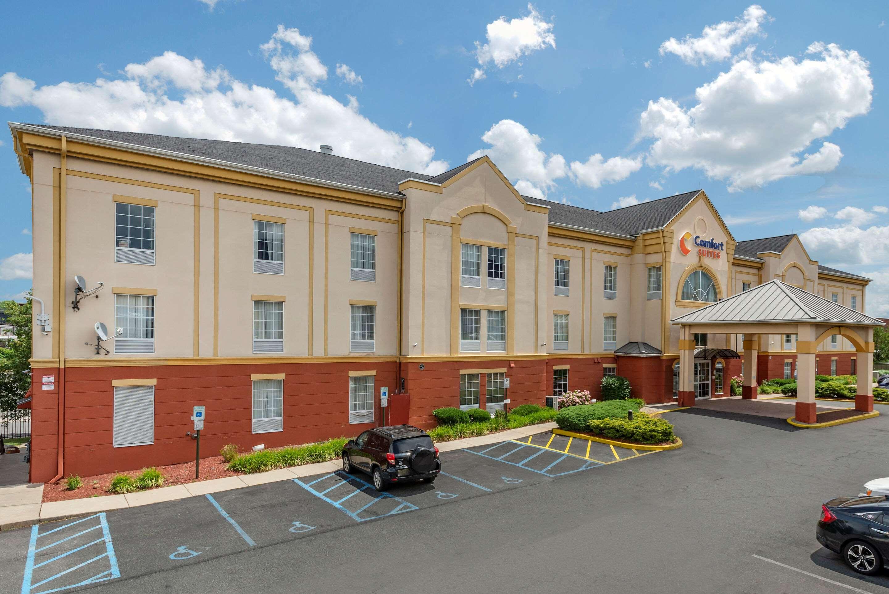 Comfort Suites Newark - Harrison Екстериор снимка