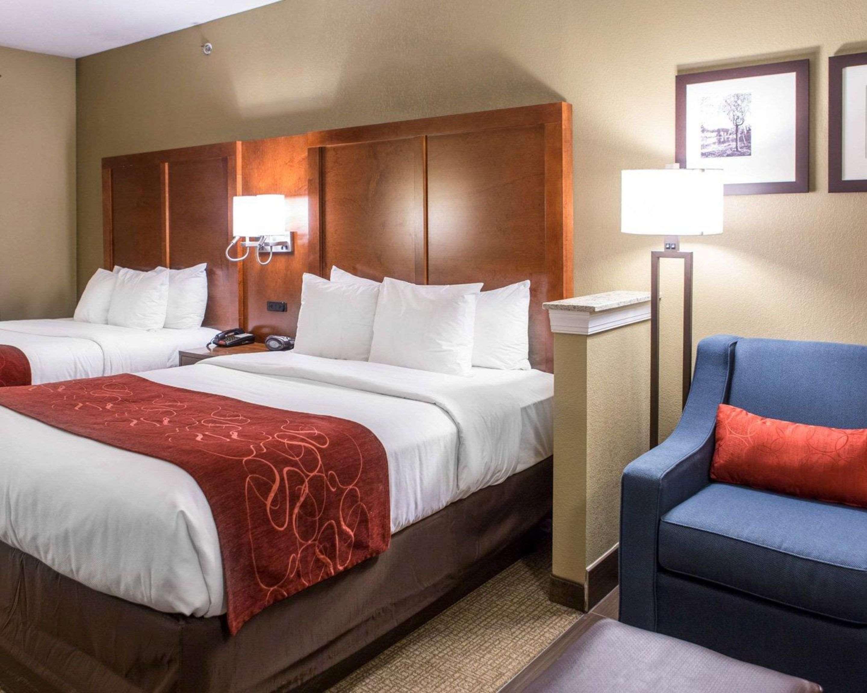 Comfort Suites Newark - Harrison Екстериор снимка