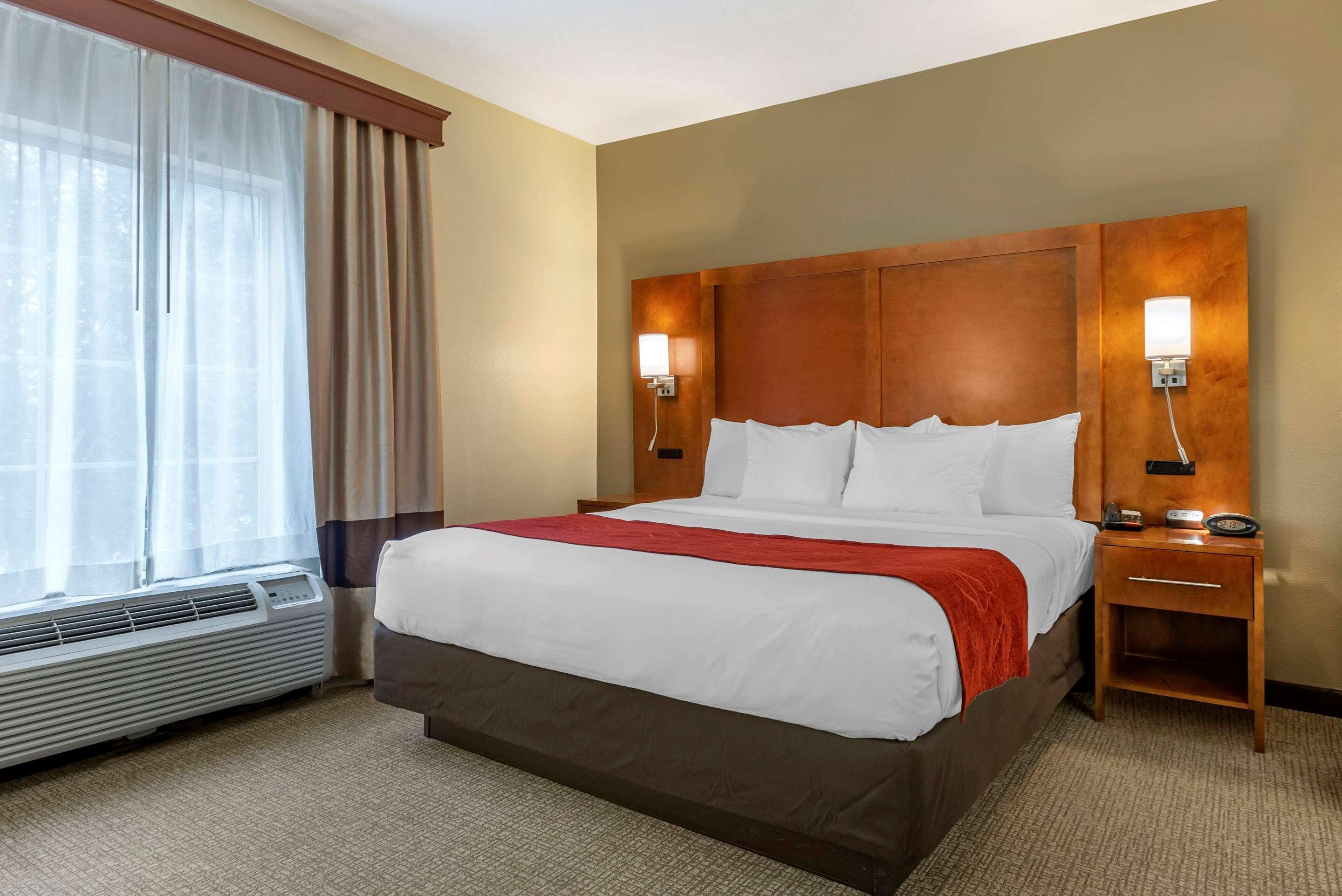 Comfort Suites Newark - Harrison Екстериор снимка