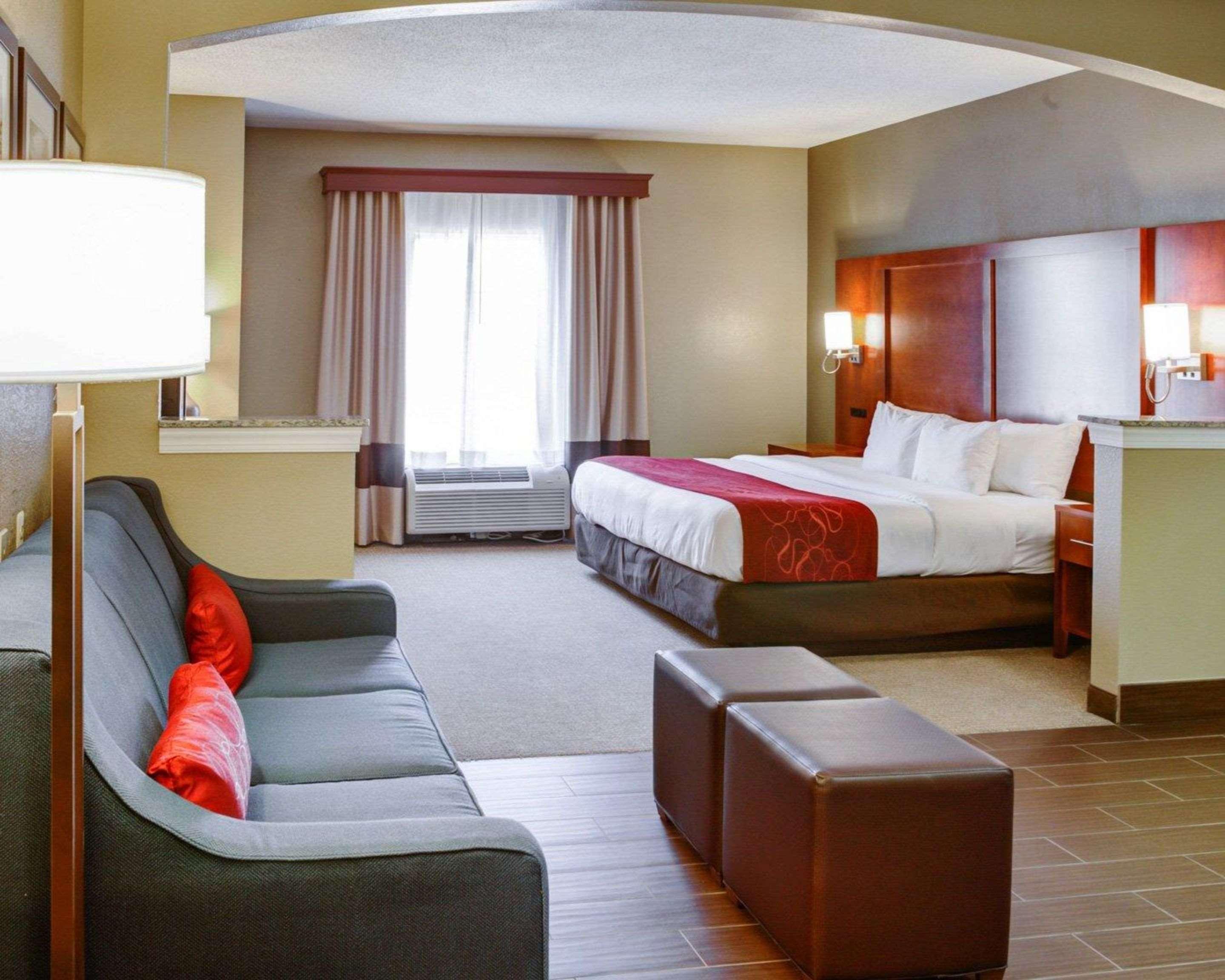 Comfort Suites Newark - Harrison Екстериор снимка