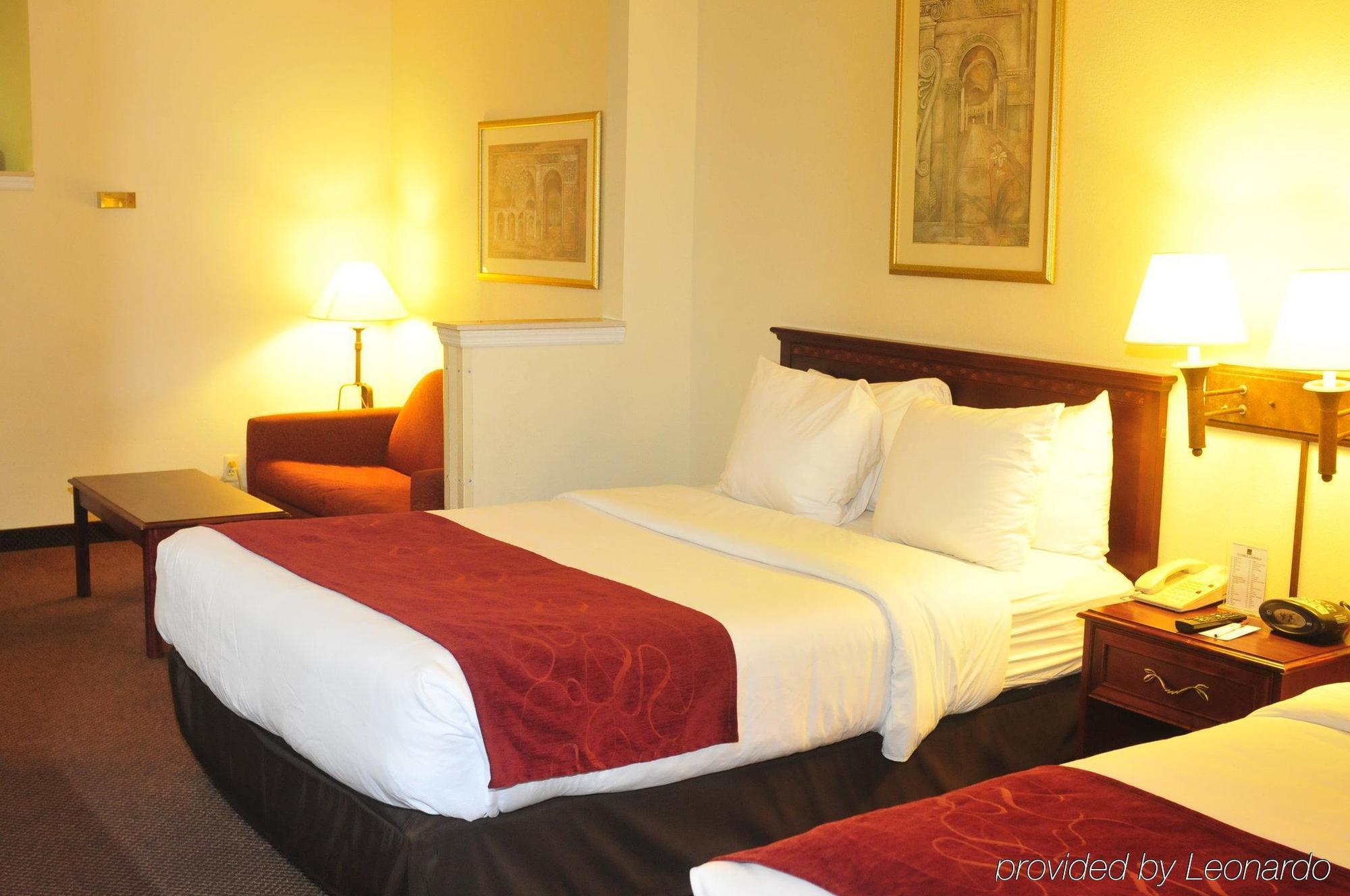 Comfort Suites Newark - Harrison Екстериор снимка