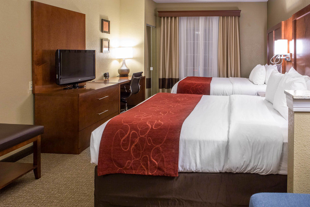 Comfort Suites Newark - Harrison Екстериор снимка