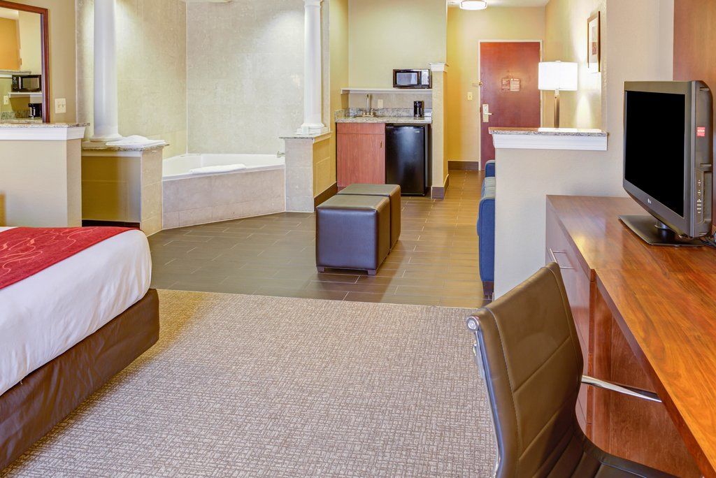 Comfort Suites Newark - Harrison Екстериор снимка