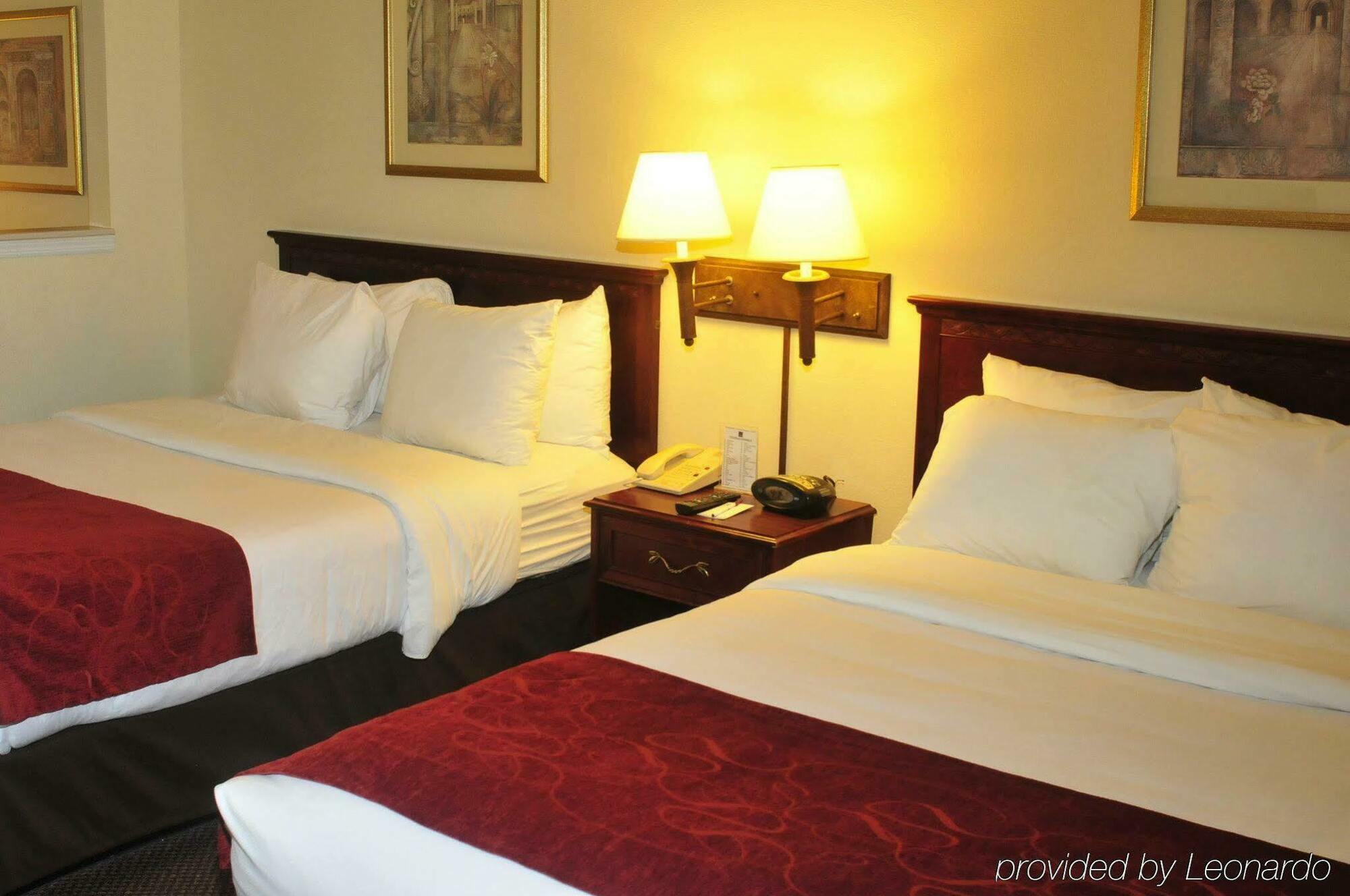 Comfort Suites Newark - Harrison Екстериор снимка